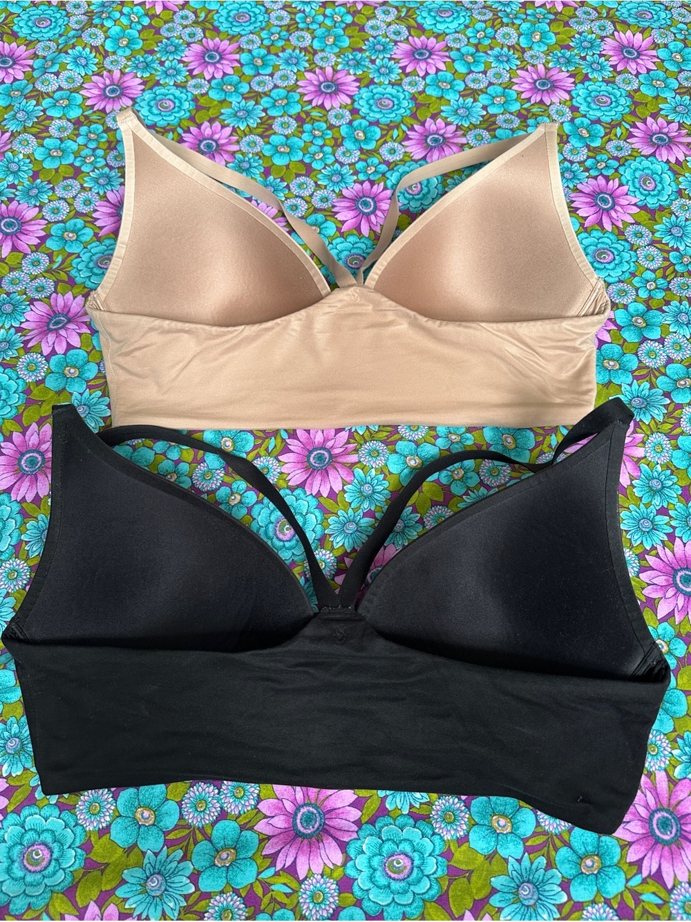 Victoria Secret / Set of 2 - Lightly Lined Plunge Bra - Picture 2 of 10